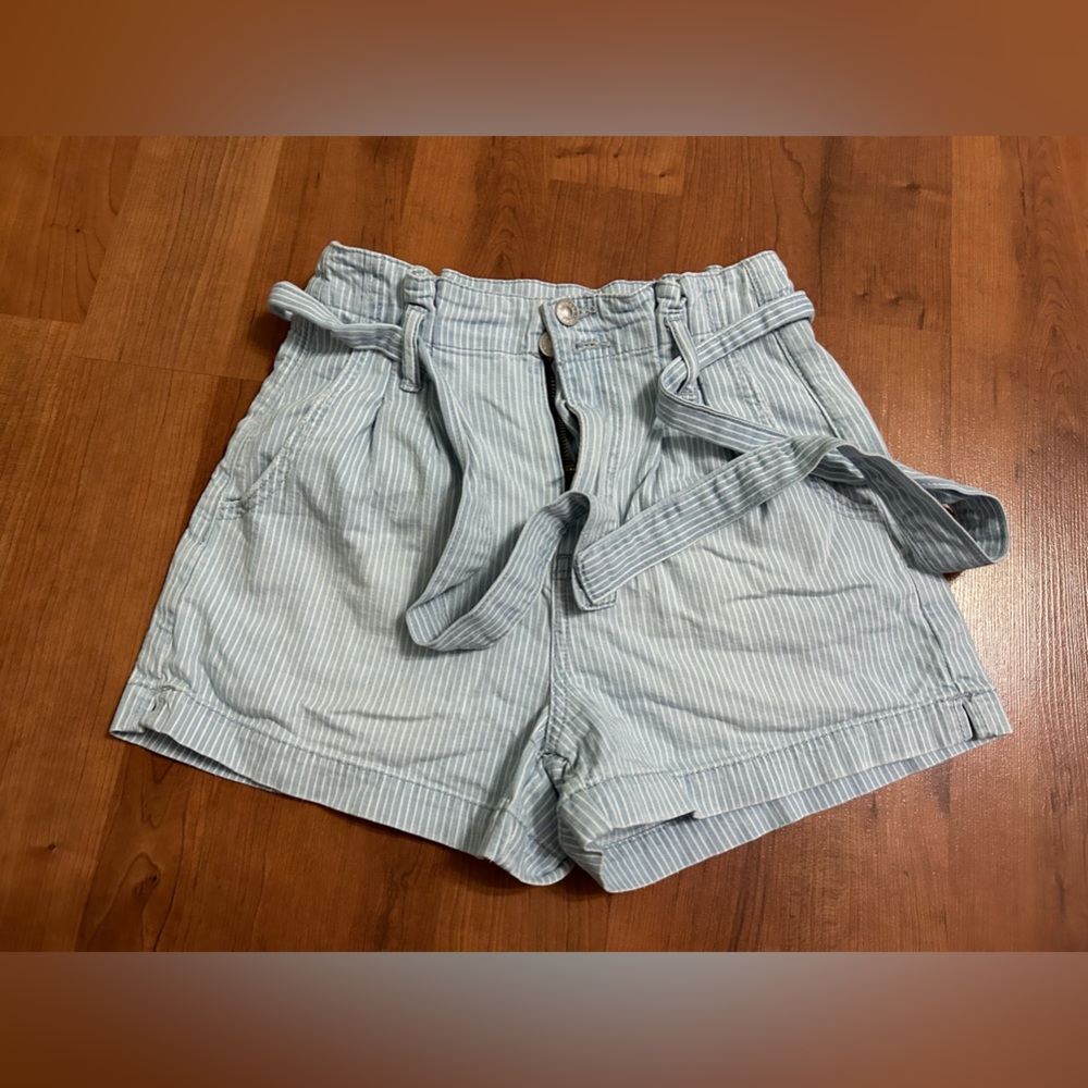 Women’s American Eagle Mom Shorts
